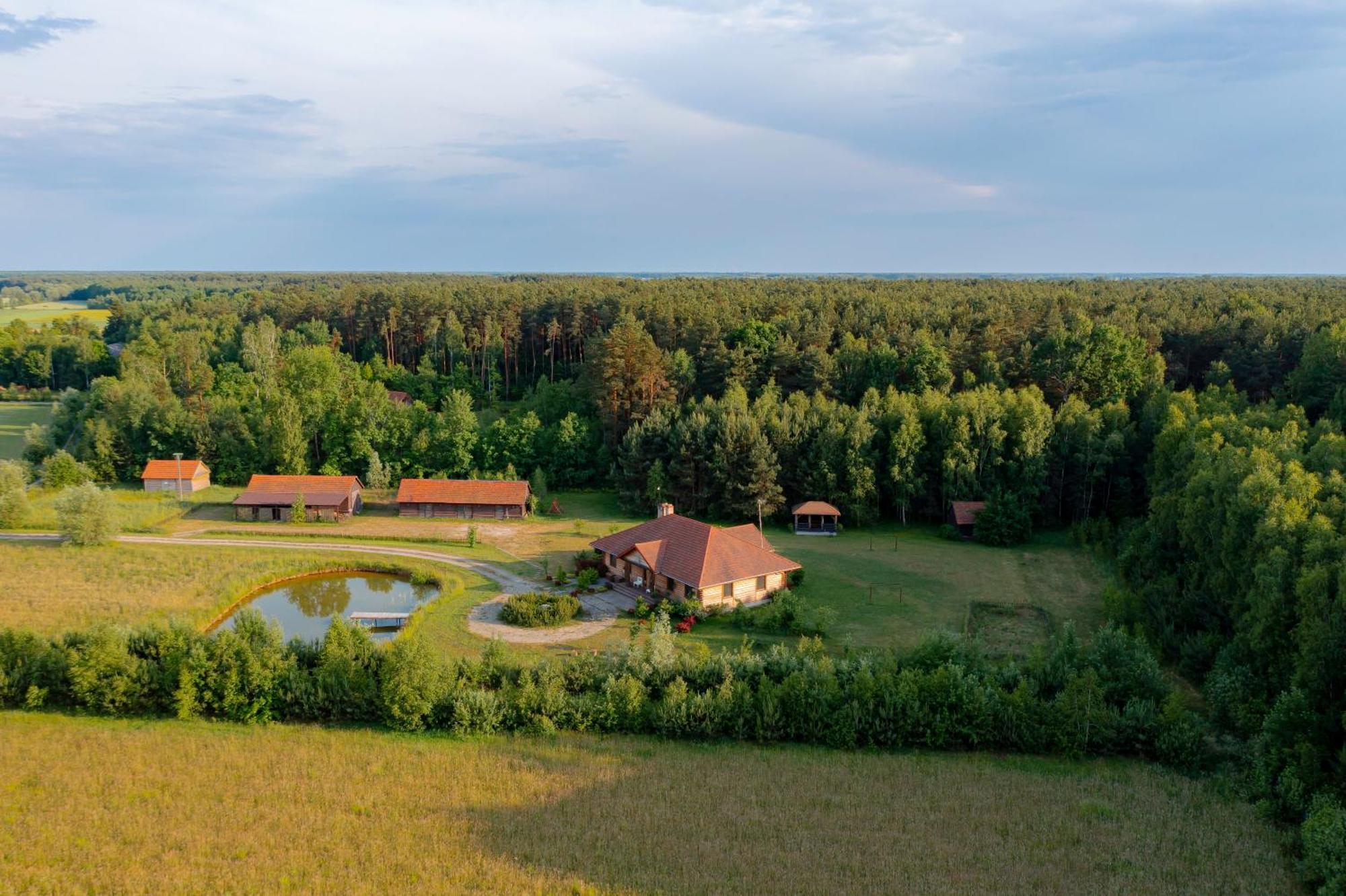 Dworek Ogrodniki, Caloroczny Dom Na Wylacznosc, Basen, Sauna, Las, Staw Rybny, Altana Grillowa, Ognisko, Pianino, Kominek, Piec Chlebowy, Duza Ogrodzona Posesja Tuczna Dış mekan fotoğraf
